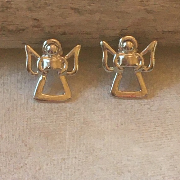 🎈Sale 🎈2 for $10 NWOT silver (color) cut out angel’s post earrings - Picture 2 of 6